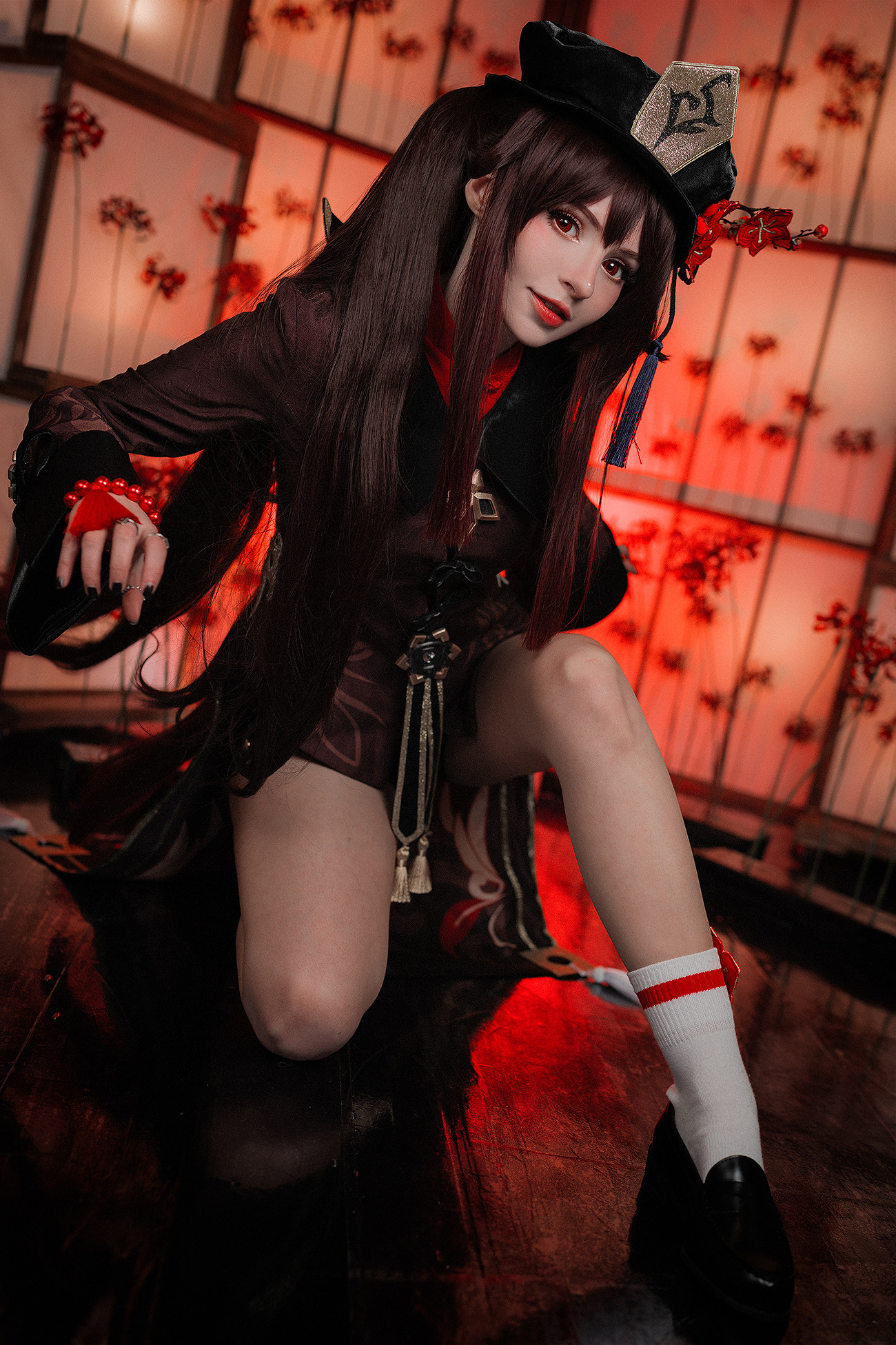 愛爾蘭小姐姐COS《原神》莫娜：黑絲網襪超正兔女郎！