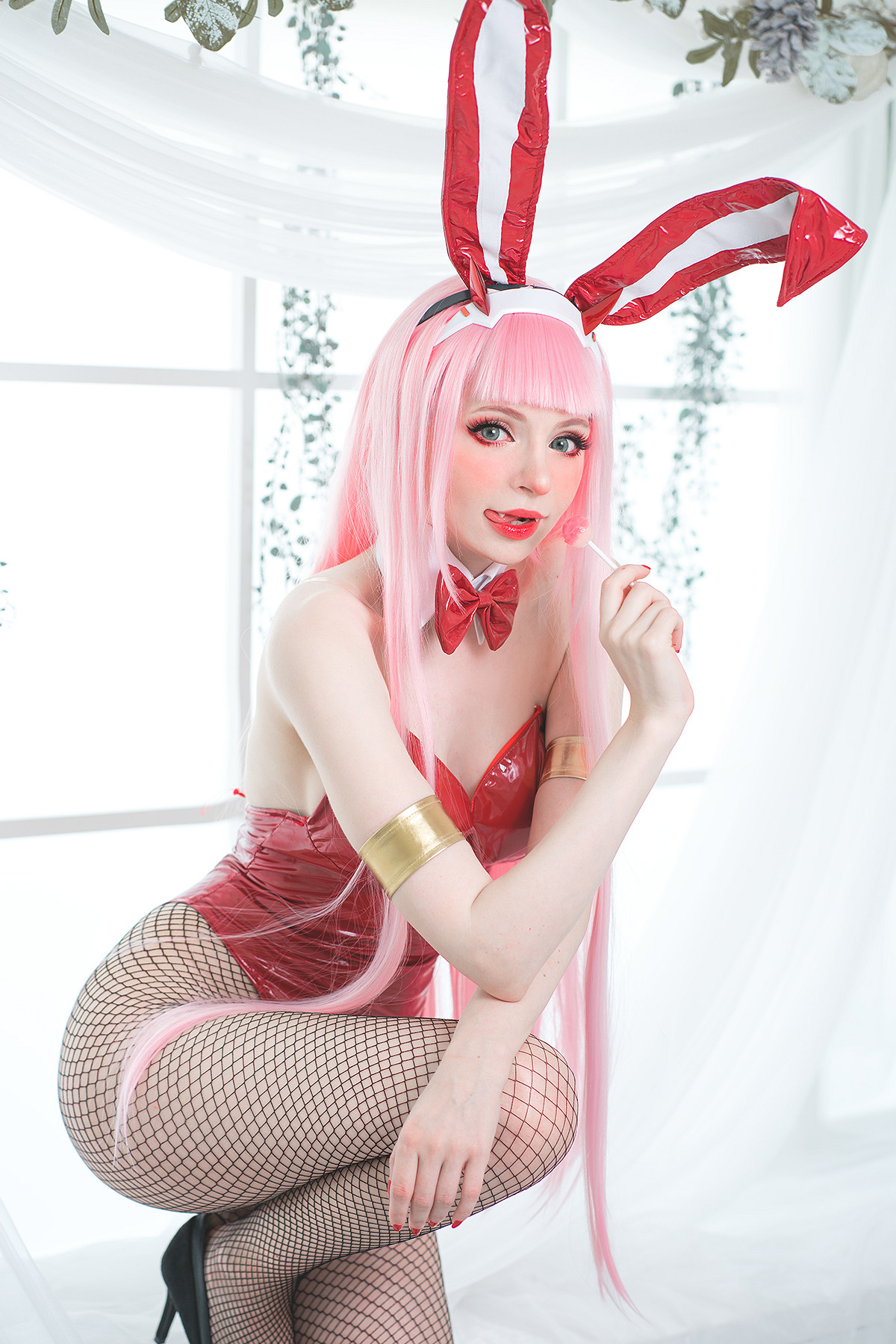 愛爾蘭小姐姐COS《原神》莫娜：黑絲網襪超正兔女郎！