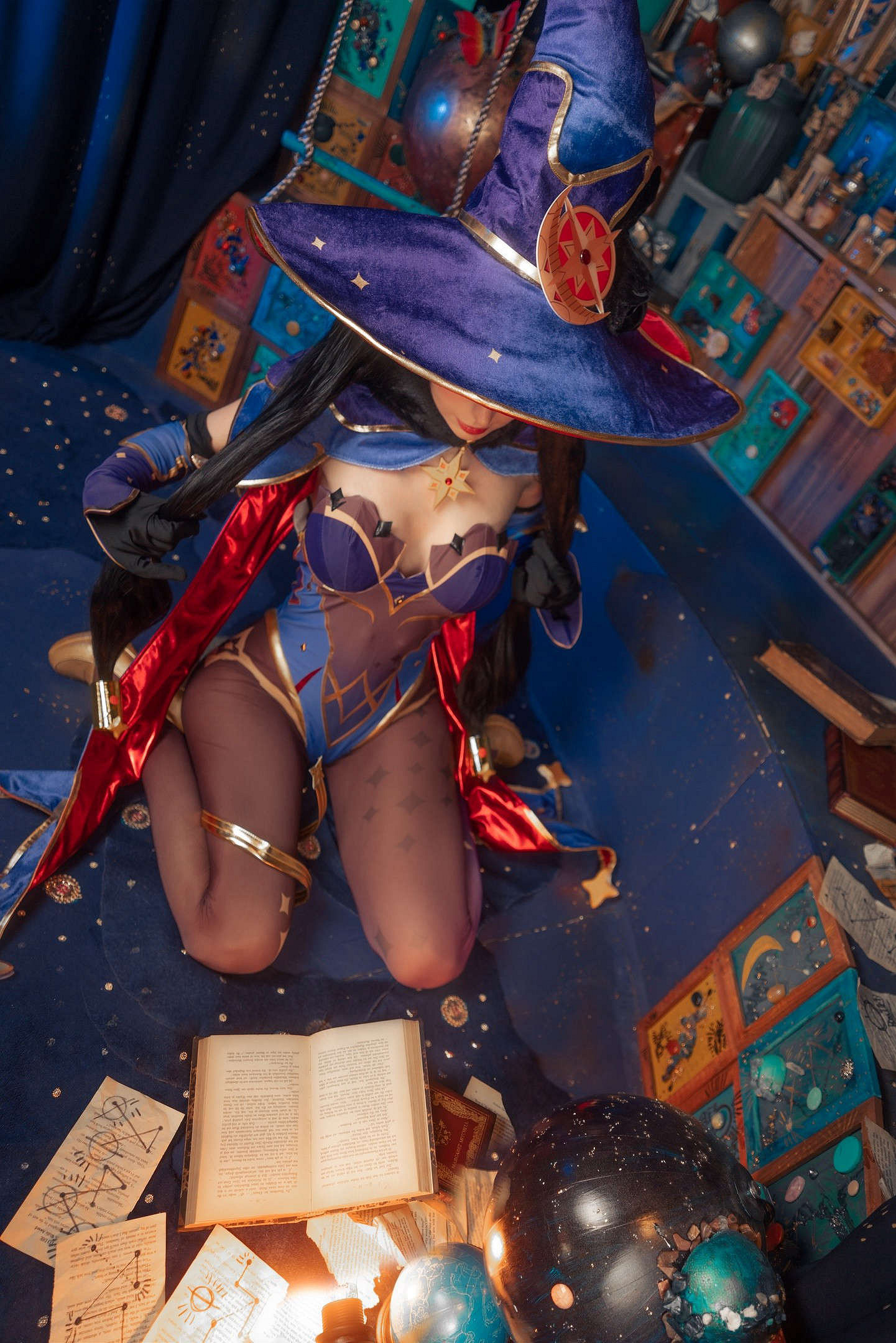 愛爾蘭小姐姐COS《原神》莫娜：黑絲網襪超正兔女郎！