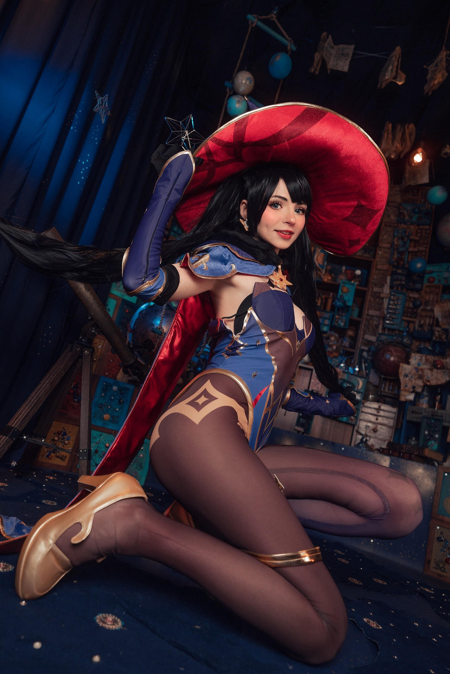 愛爾蘭小姐姐COS《原神》莫娜：黑絲網襪超正兔女郎！