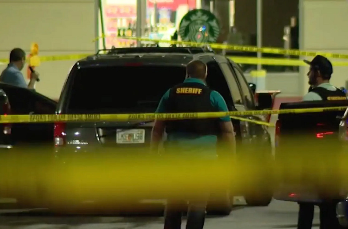 一人被當場擊斃！四名美國青年盜竊《寶可夢》卡片！