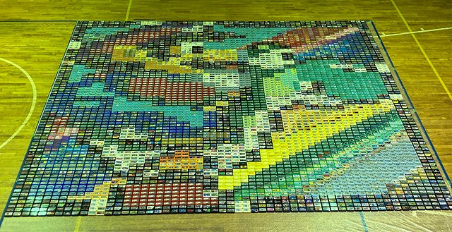 創世界紀錄!大佬用4256個FC卡帶打造巨大馬賽克畫 創世界紀錄!大佬用4256個FC卡帶打造巨大馬賽克畫