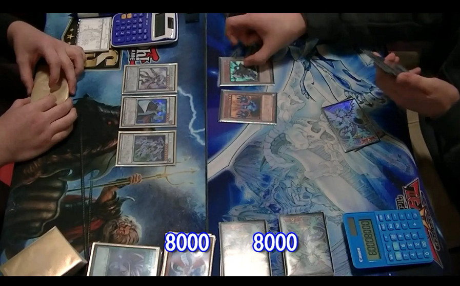 “征服”小學生的不止有孤勇者，還有奧特曼卡片