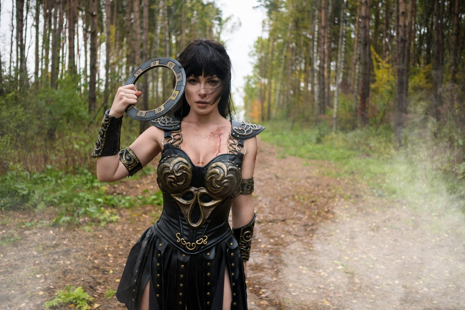 烏克蘭正妹COS《巫師3》葉奈法:黑絲深V的成熟誘惑! 烏克蘭正妹COS《巫師3》葉奈法:黑絲深V的成熟誘惑!