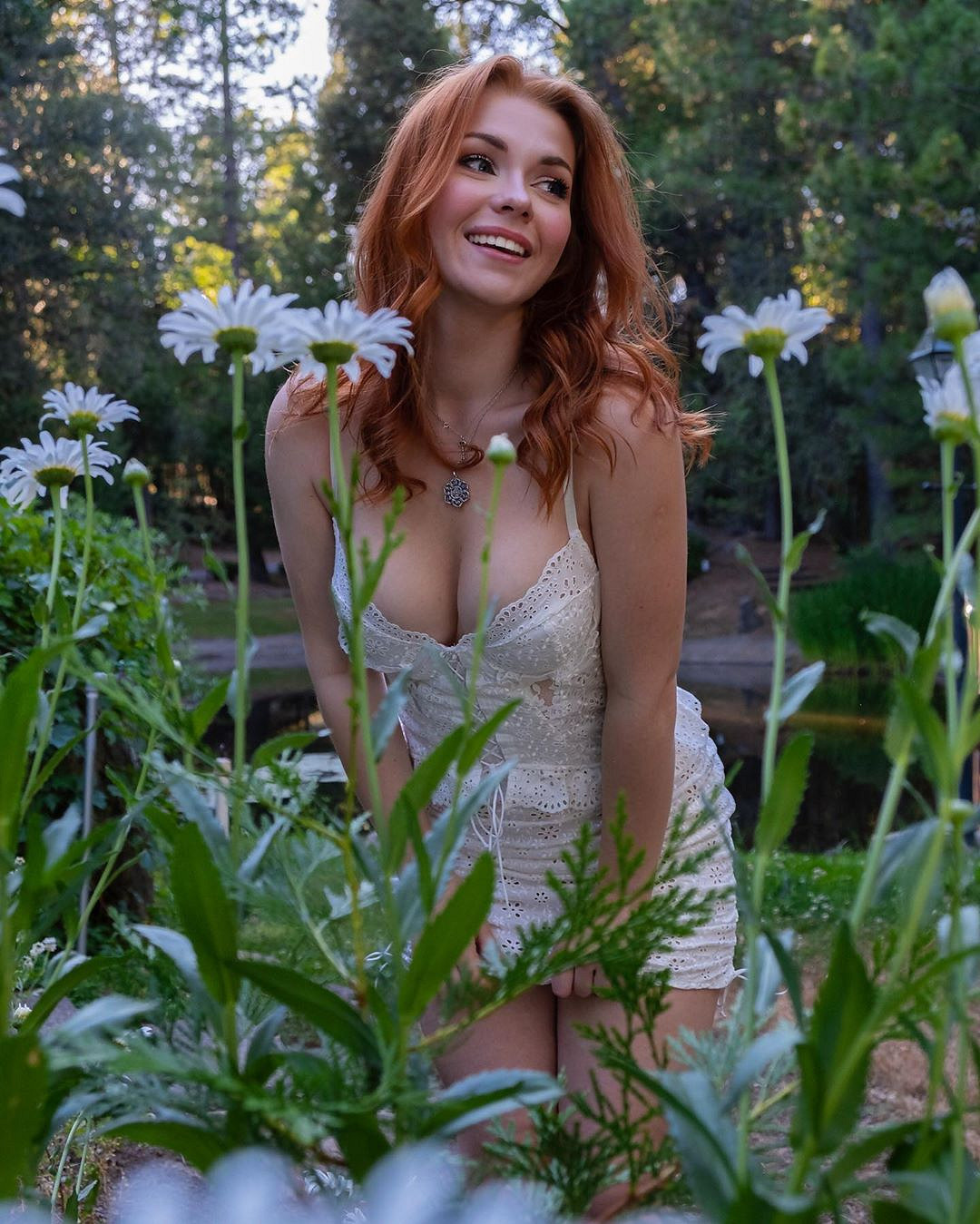 烏克蘭正妹COS《巫師3》葉奈法:黑絲深V的成熟誘惑! 烏克蘭正妹COS《巫師3》葉奈法:黑絲深V的成熟誘惑!