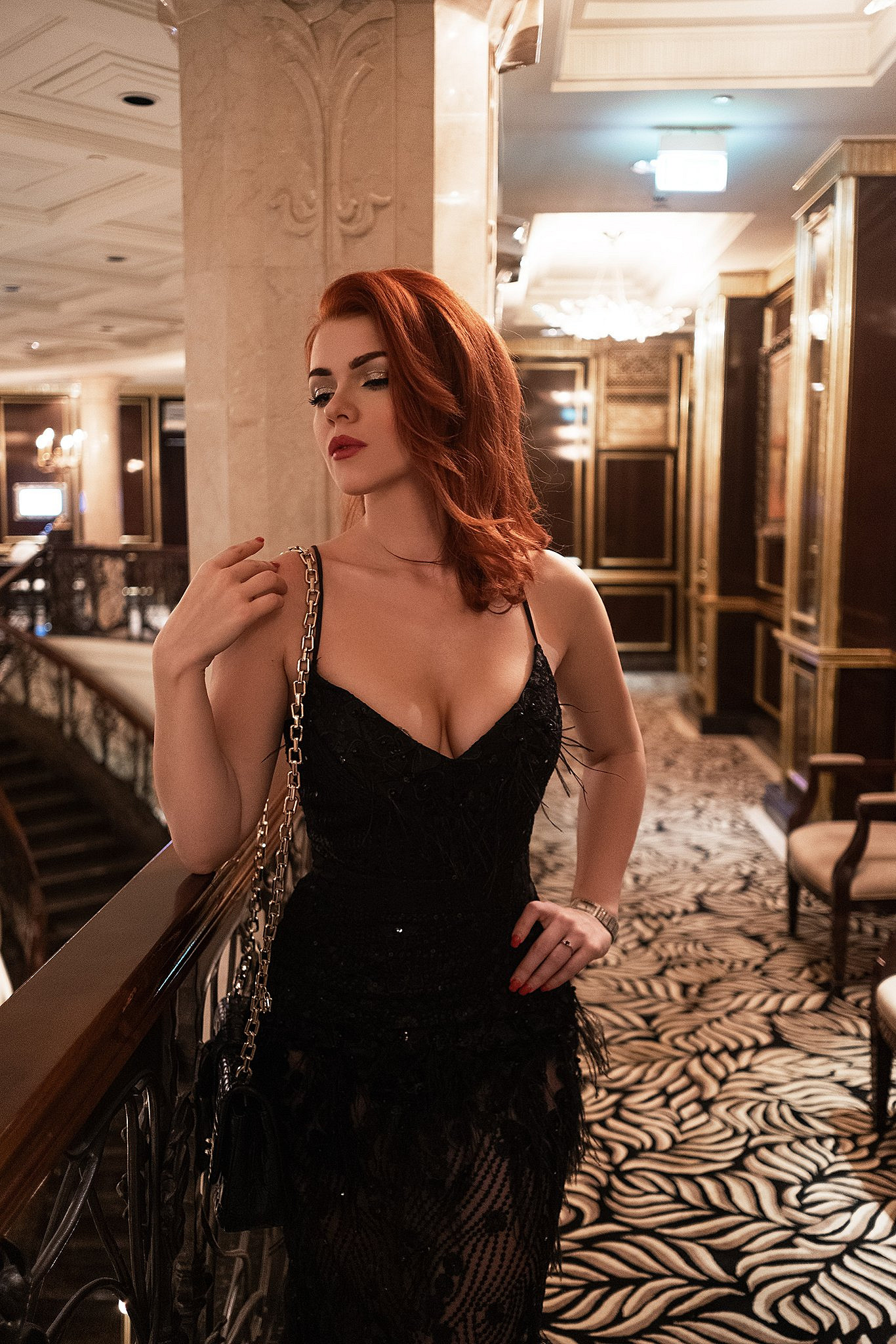 烏克蘭正妹COS《巫師3》葉奈法:黑絲深V的成熟誘惑! 烏克蘭正妹COS《巫師3》葉奈法:黑絲深V的成熟誘惑!