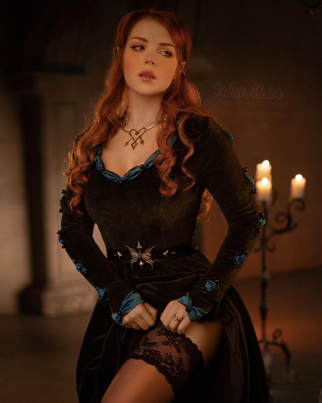 烏克蘭正妹COS《巫師3》葉奈法:黑絲深V的成熟誘惑! 烏克蘭正妹COS《巫師3》葉奈法:黑絲深V的成熟誘惑!