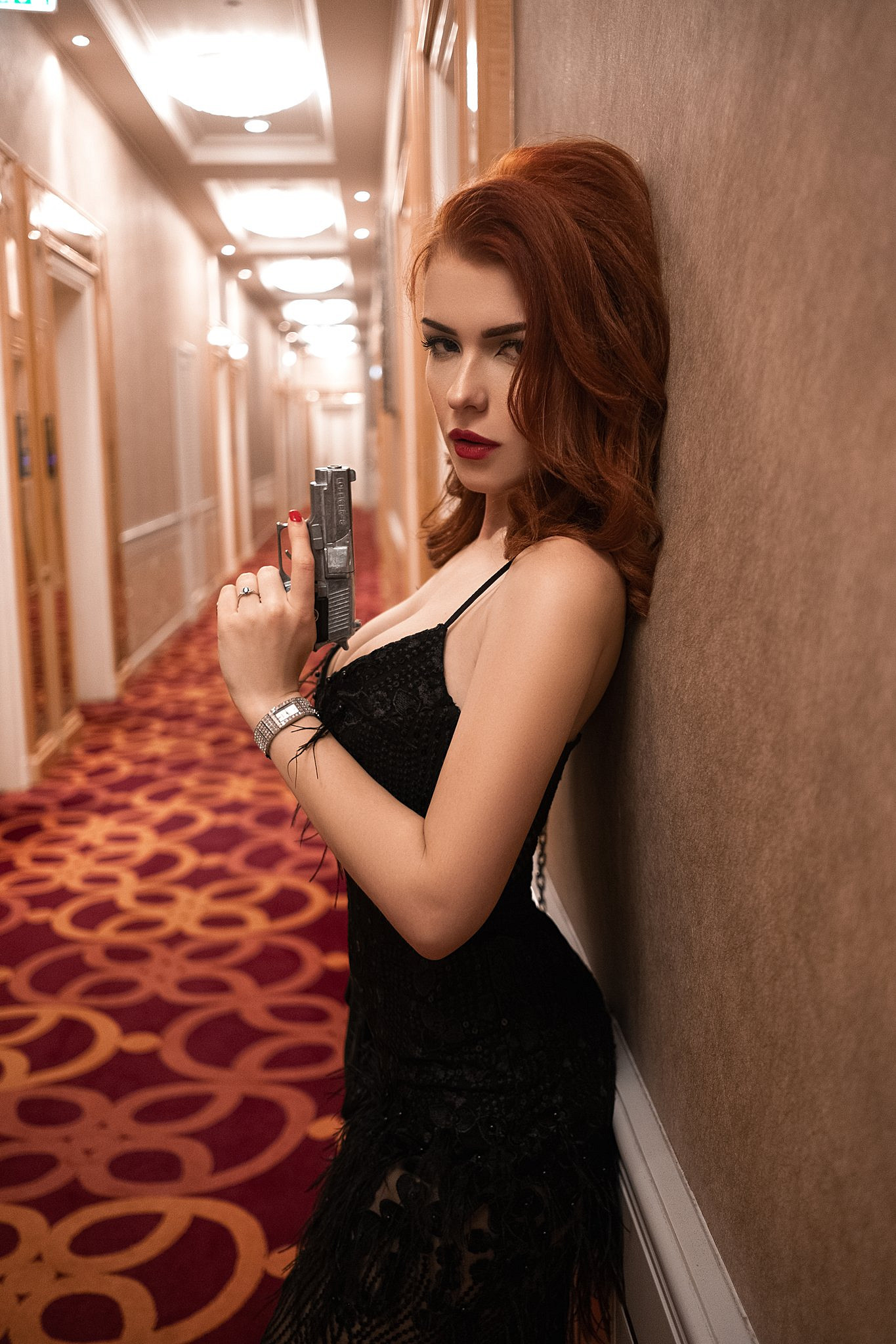 烏克蘭正妹COS《巫師3》葉奈法:黑絲深V的成熟誘惑! 烏克蘭正妹COS《巫師3》葉奈法:黑絲深V的成熟誘惑!