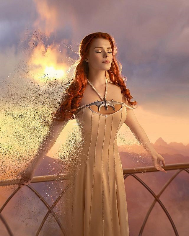 烏克蘭正妹COS《巫師3》葉奈法:黑絲深V的成熟誘惑! 烏克蘭正妹COS《巫師3》葉奈法:黑絲深V的成熟誘惑!