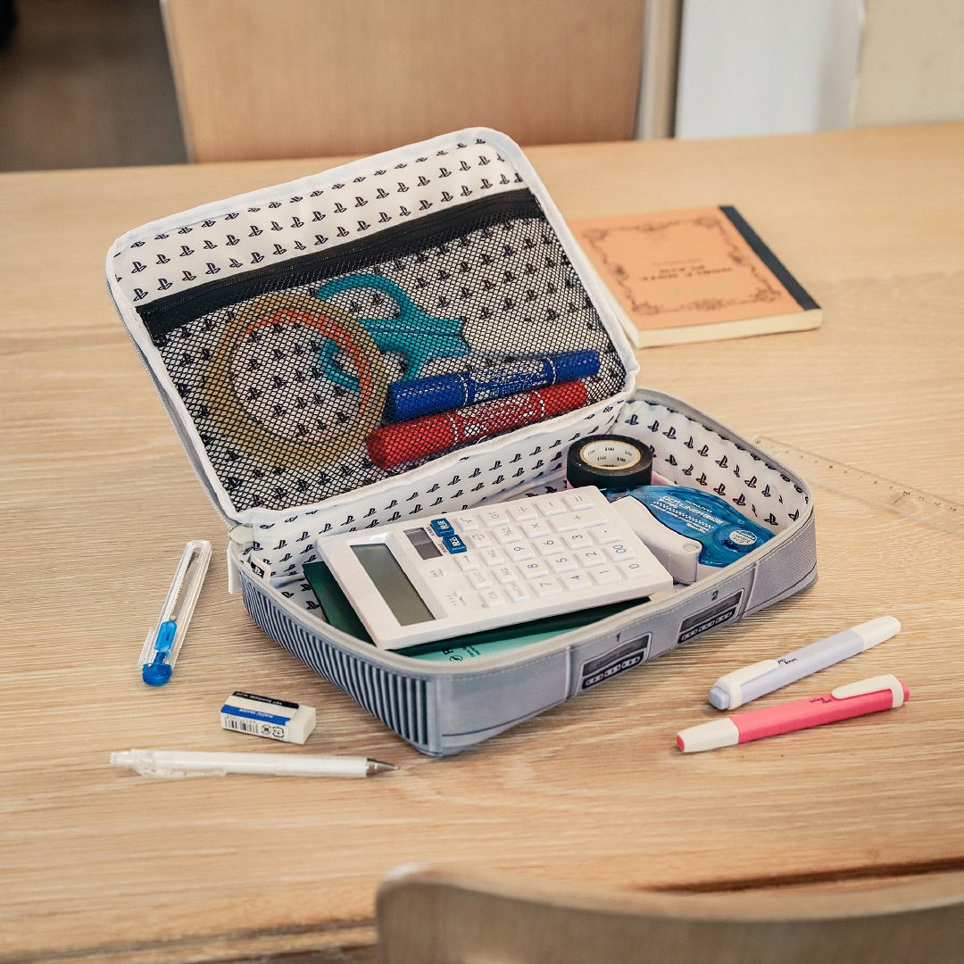 重拾昔日榮光 PS主機外形1比1收納包隨紀念特刊附贈