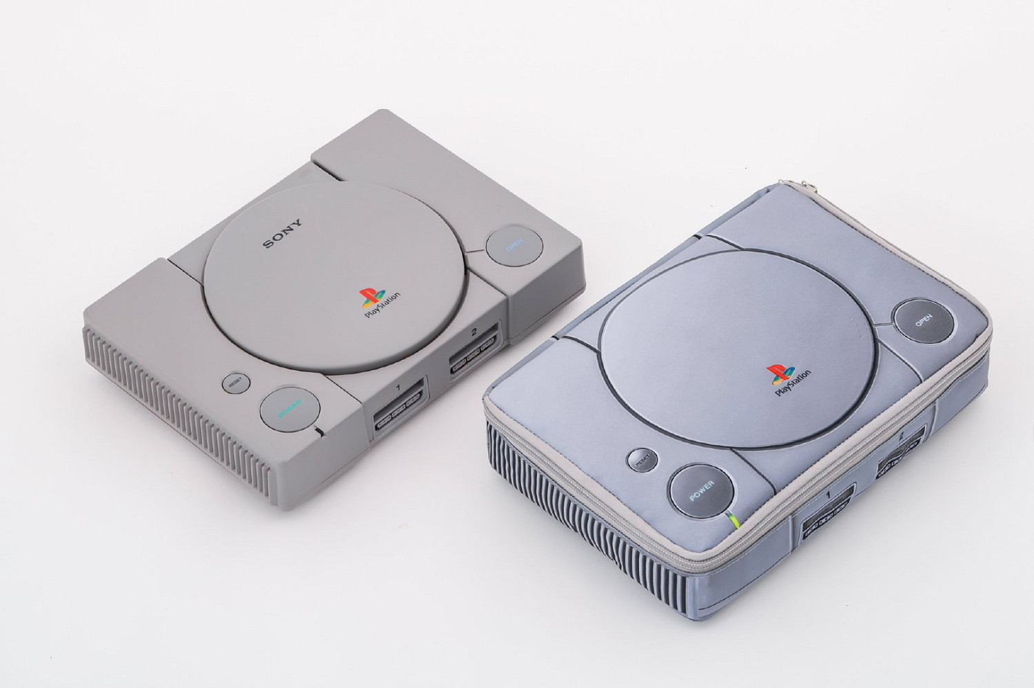 重拾昔日榮光 PS主機外形1比1收納包隨紀念特刊附贈