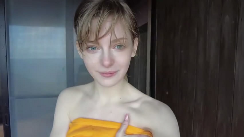 《生化4：重製版》阿什莉臉模性感美照！私密溫泉影片