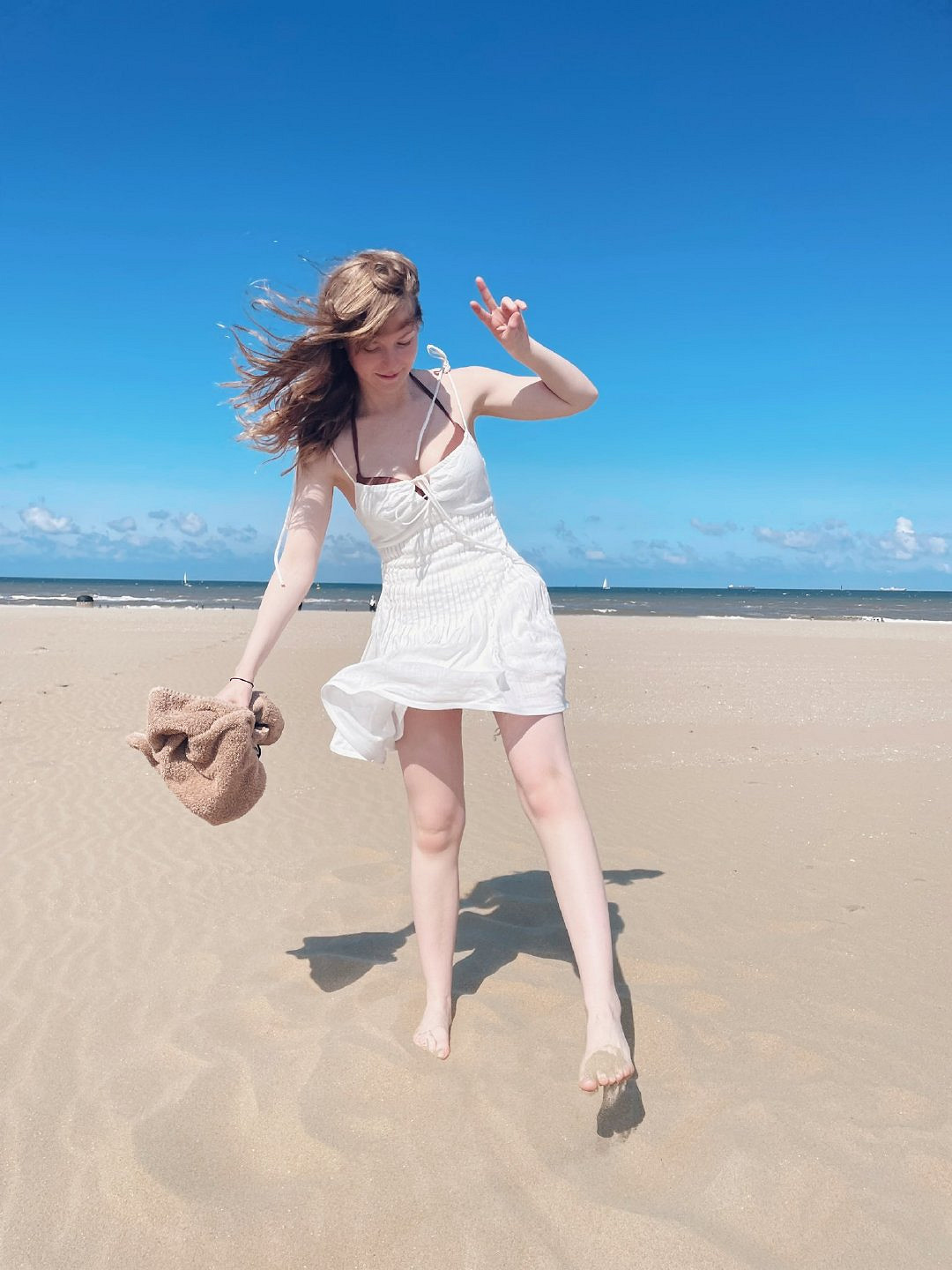 《生化4：重製版》阿什莉臉模性感美照！私密溫泉影片