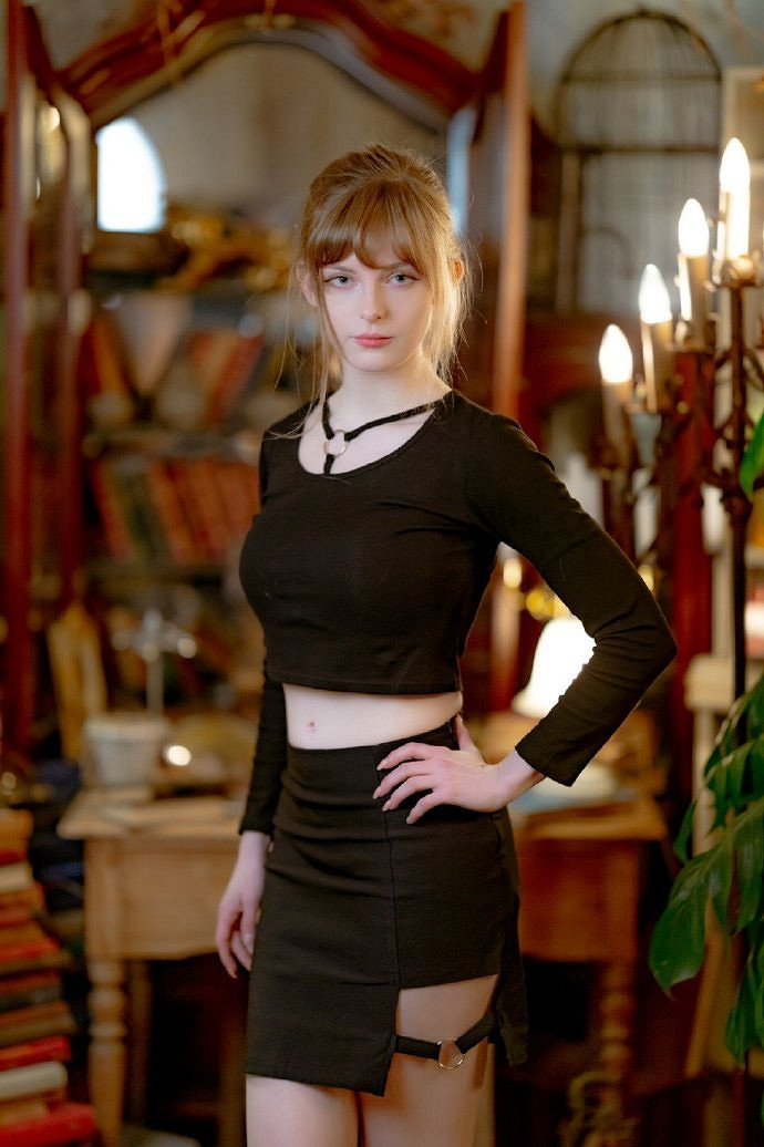 《生化4：重製版》阿什莉臉模性感美照！私密溫泉影片