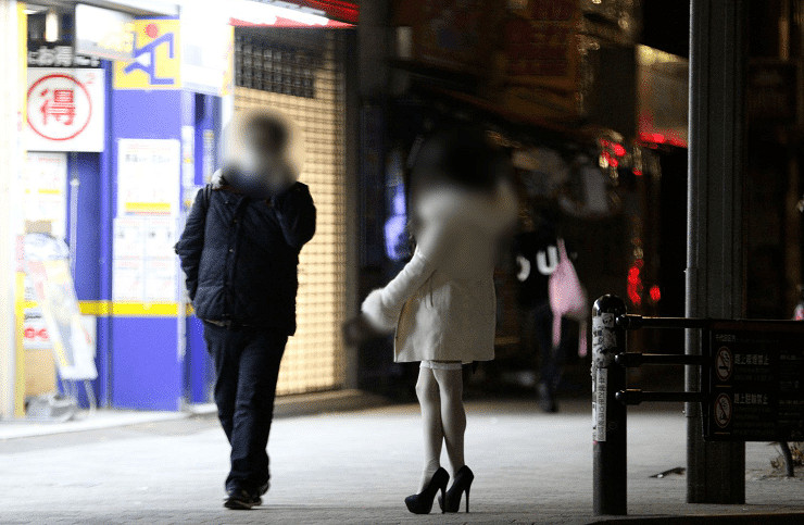 二次元的秋葉原還有純愛，在現實中卻變成了風俗街