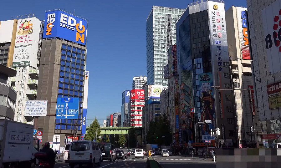 二次元的秋葉原還有純愛，在現實中卻變成了風俗街