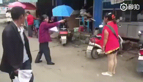 拯救失足少女結果自己下海 動圖 大爺上年紀了體力依舊 拯救失足少女結果自己下海 動圖 大爺上年紀了體力依舊