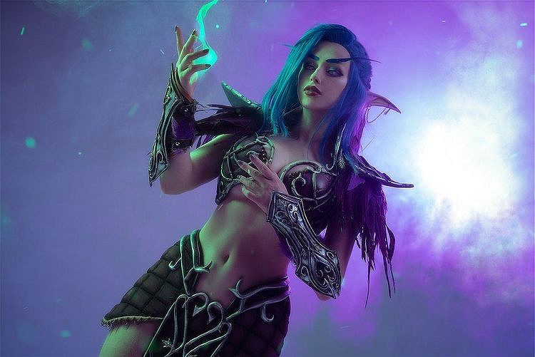 俄妹COS《LOL》阿狸：香肩美腿，藍衣短裙肉感狐耳娘