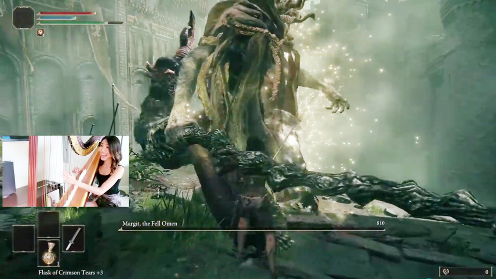 衣著清涼！美女玩家用豎琴擊敗《艾爾登法環》Boss惡兆