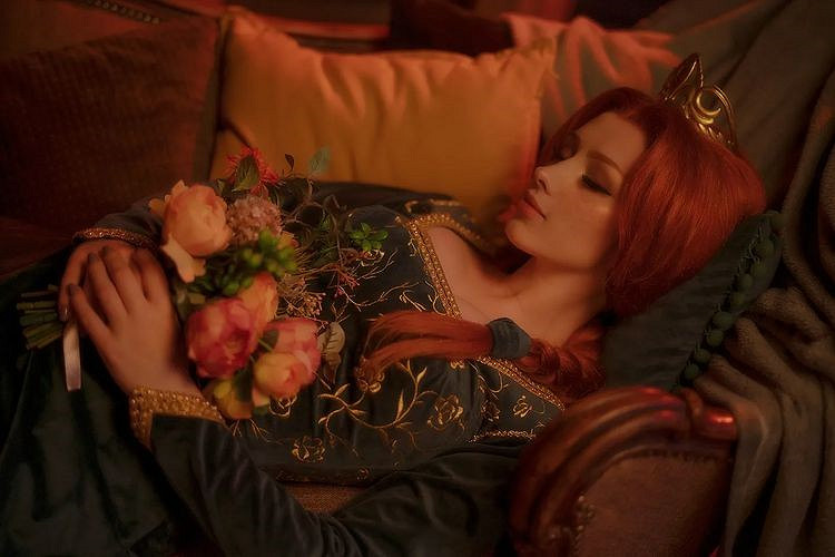 俄妹COS《LOL》阿狸：香肩美腿，藍衣短裙肉感狐耳娘