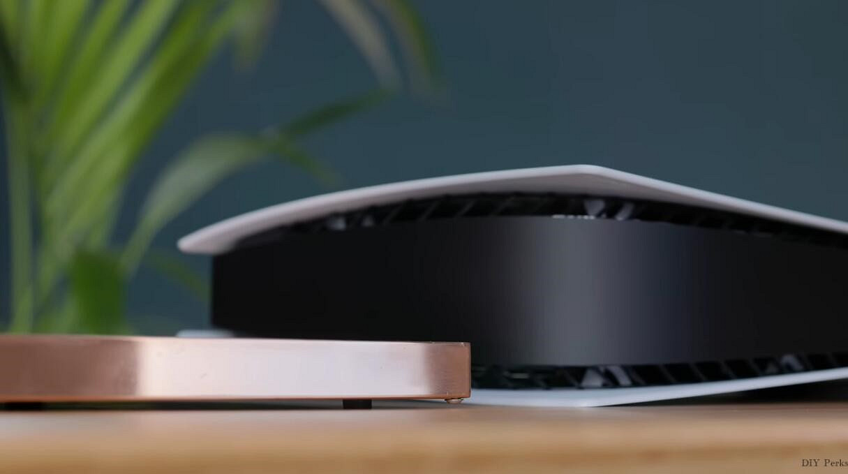 技術宅大神出手！魔改"超薄版PS5"：2cm水冷散熱！