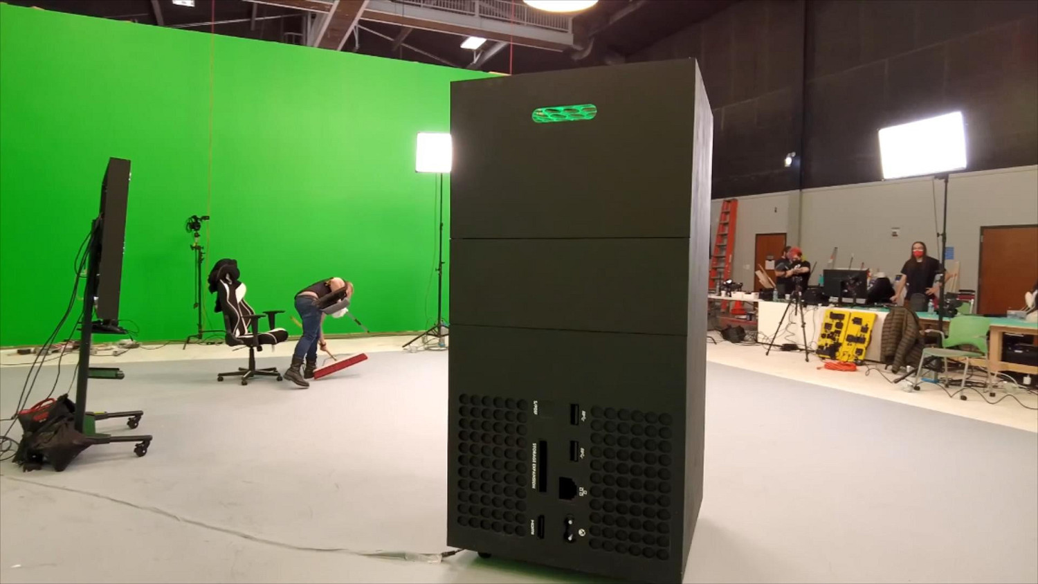 技術宅大神再出手!魔改"最大XSX主機":真冰箱主機! 技術宅大神再出手!魔改"最大XSX主機":真冰箱主機!