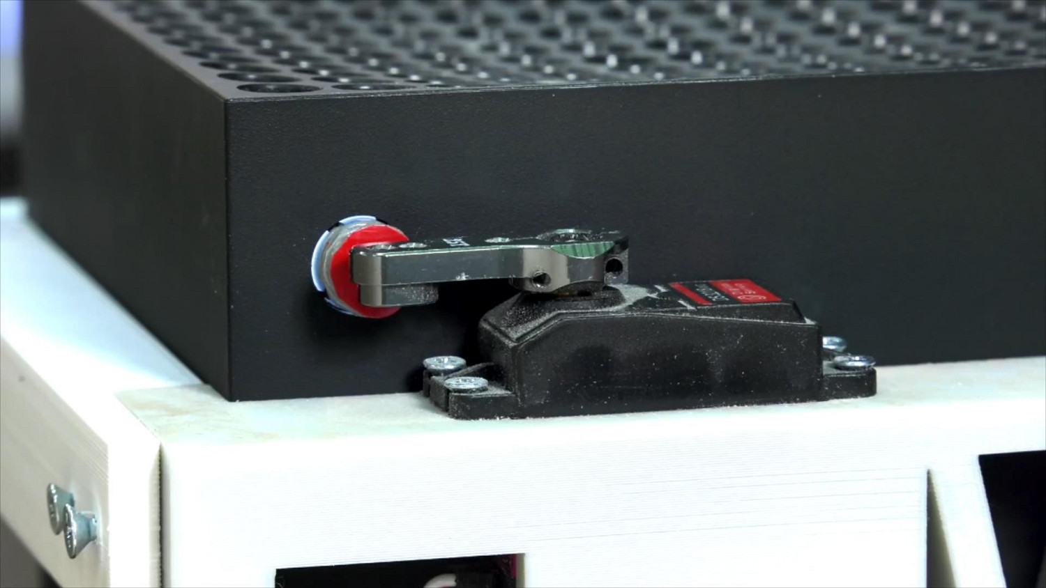 技術宅大神再出手!魔改"最大XSX主機":真冰箱主機! 技術宅大神再出手!魔改"最大XSX主機":真冰箱主機!