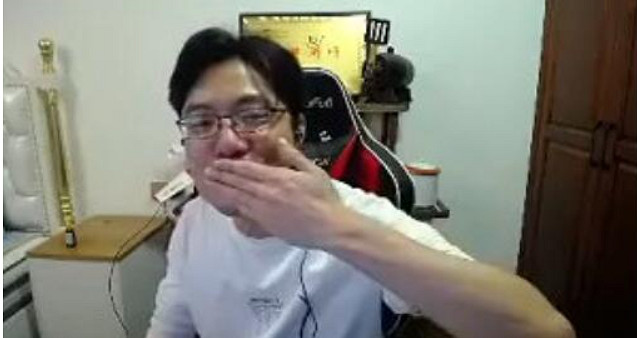 一群喜歡把液體塗滿對手的玩家,而且是白色 一群喜歡把液體塗滿對手的玩家,而且是白色