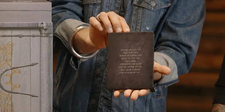 《戰神5》鐵盒符文被破譯!奎托斯父子關係將被考驗 《戰神5》鐵盒符文被破譯!奎托斯父子關係將被考驗