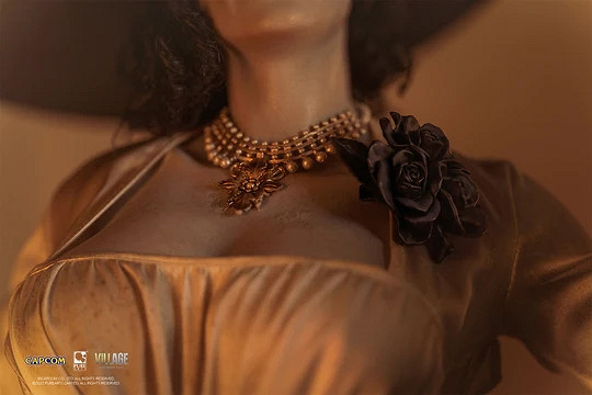 性感夫人抱回家！《生化8》吸血鬼夫人真人模型開賣