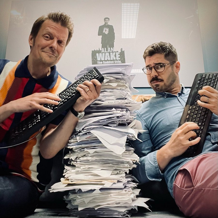 《心靈殺手2》主創秀出劇本照片 堆積如山堪稱怪獸級