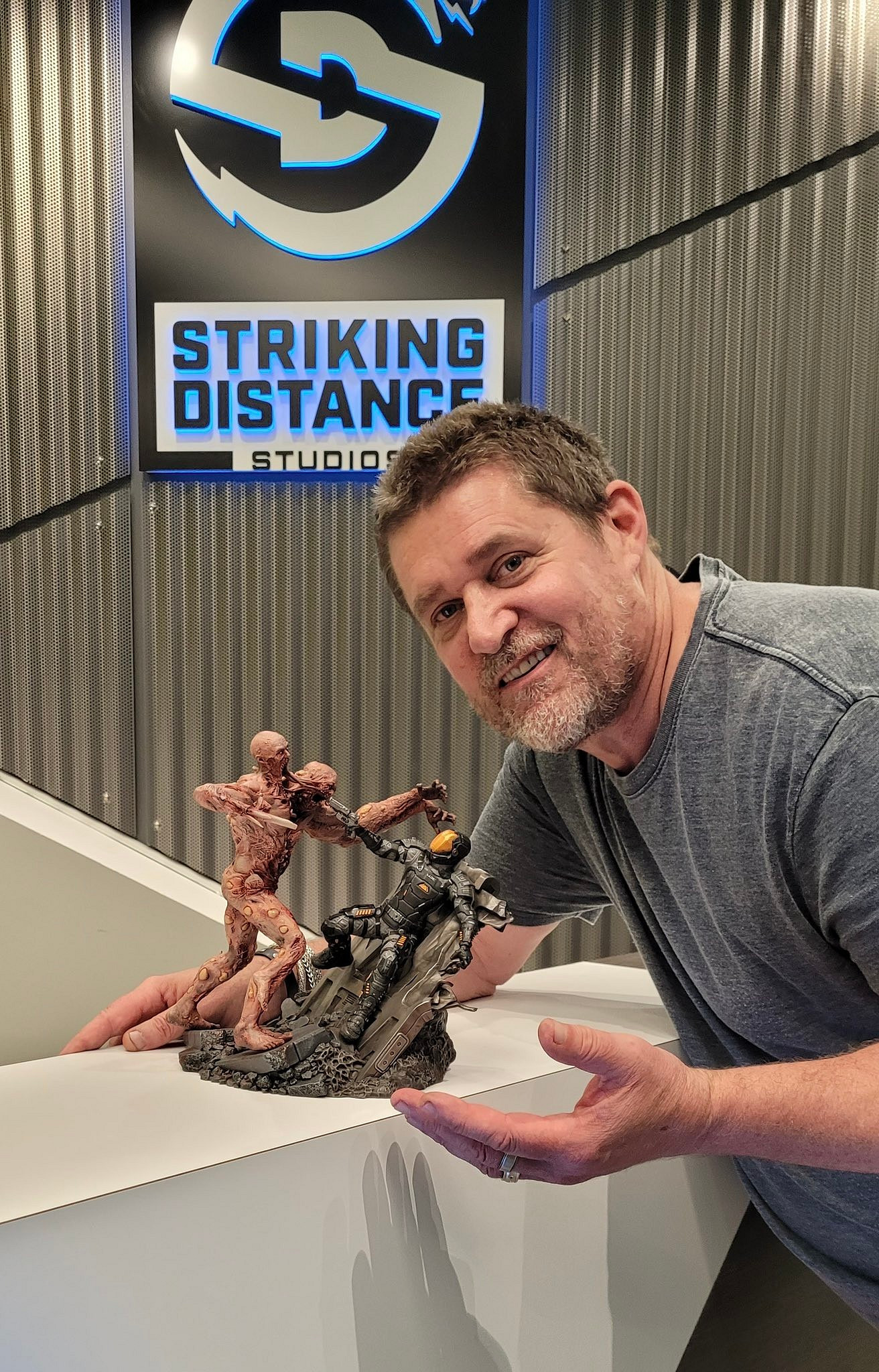 1675元！《木衛四協議》總監曬收藏版雕像實物細節圖！