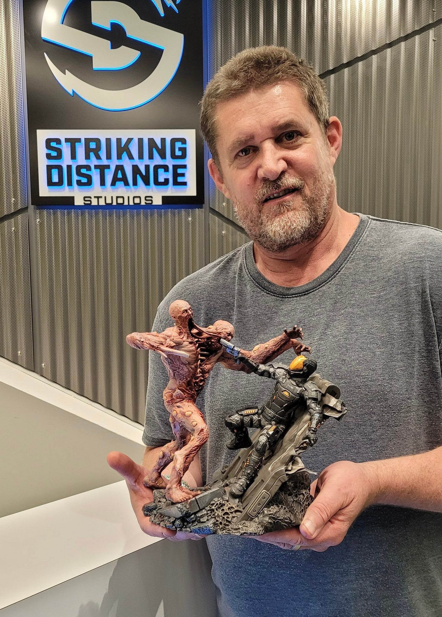 1675元！《木衛四協議》總監曬收藏版雕像實物細節圖！