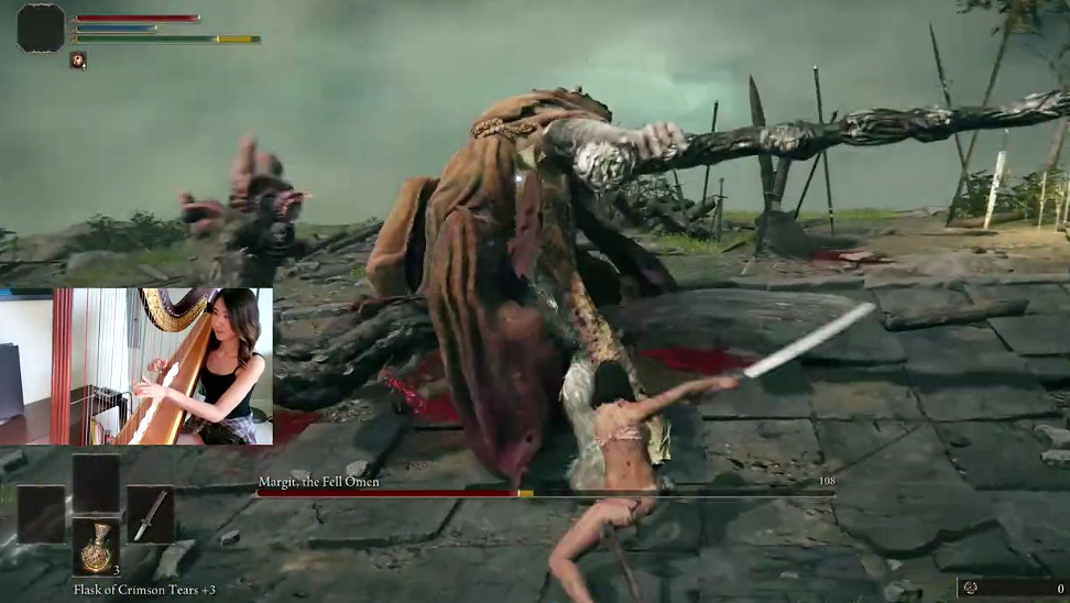 《艾爾登法環》高能美女玩家 用豎琴當控制器幹翻惡兆